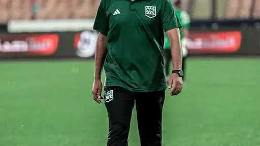 الأهلي يُعلن رحيل عادل مصطفى مدرب الفريق