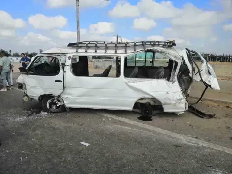إصابة 4 أشخاص في انقلاب ميكروباص بطريق إسكندرية الزراعى