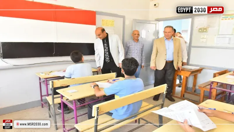 محافظ أسيوط يتفقد لجان امتحانات الشهادة الإعدادية