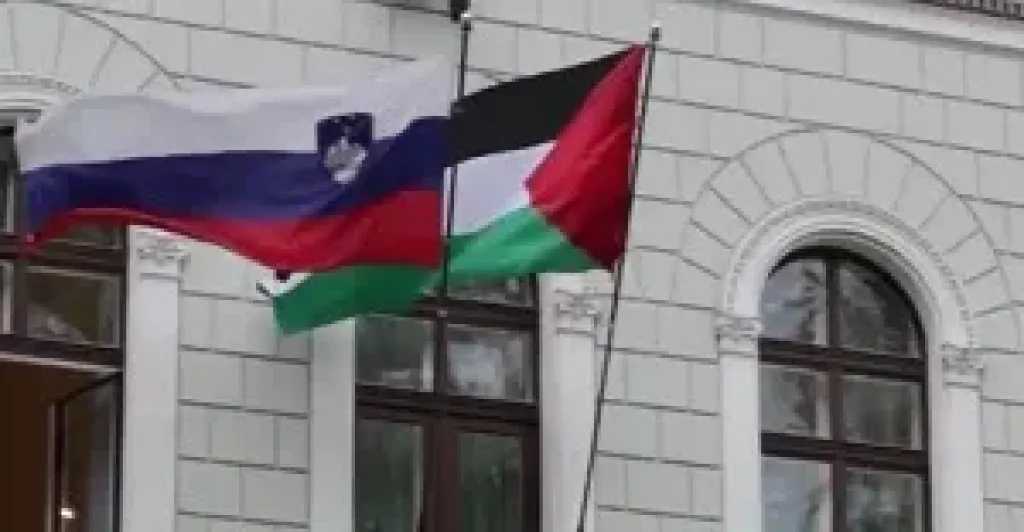 رئيسة سلوفينيا ترفع علم فلسطين على واجهة القصر الرئاسي