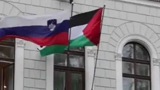 رئيسة سلوفينيا ترفع علم فلسطين على واجهة القصر الرئاسي