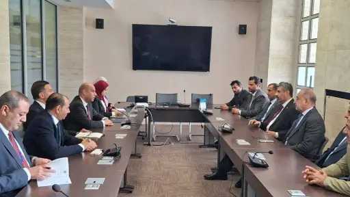 وزير العمل يبحث مع نظيره العُماني تعزيز التعاون المشترك
