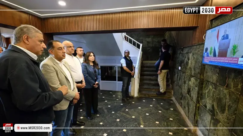 رئيس الوزراء يتفقد مركز تحكم غرب التابع لشركة الإسكندرية لتوزيع الكهرباء