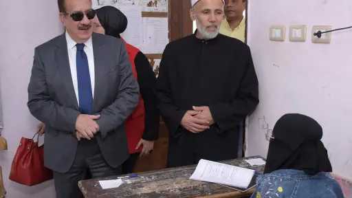 محافظ بورسعيد يتابع سير امتحانات الثانوية الأزهرية بالمحافظة