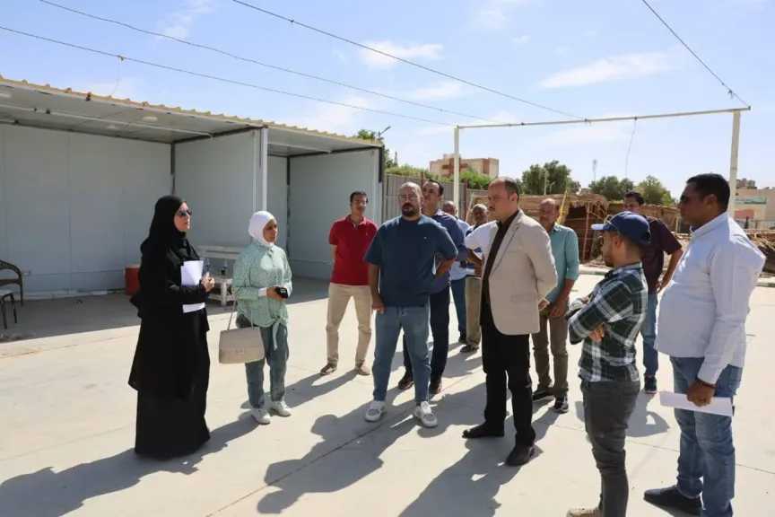 نائب محافظ الوادى الجديد يتفقد اعمال تطوير أرض المعارض بحى الأمل بالخارجة