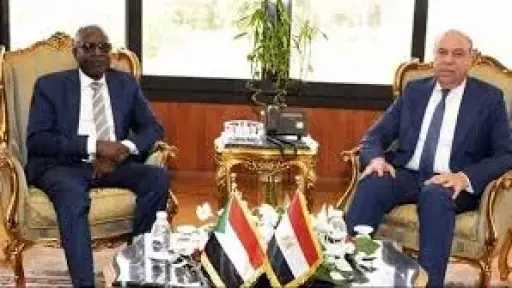 وزير الطيران المدني يستقبل وزير البنية التحتية والنقل السوداني لبحث التعاون في مجالات النقل الجوي