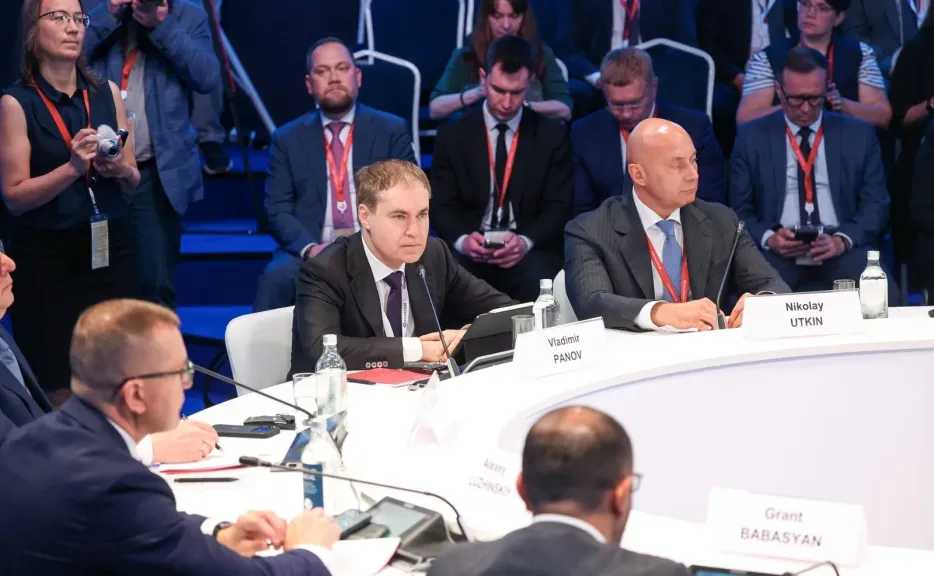 روساتوم تستعرض حلول الطاقة النووية العائمة بمنتدى سانت بطرسبرج 2026