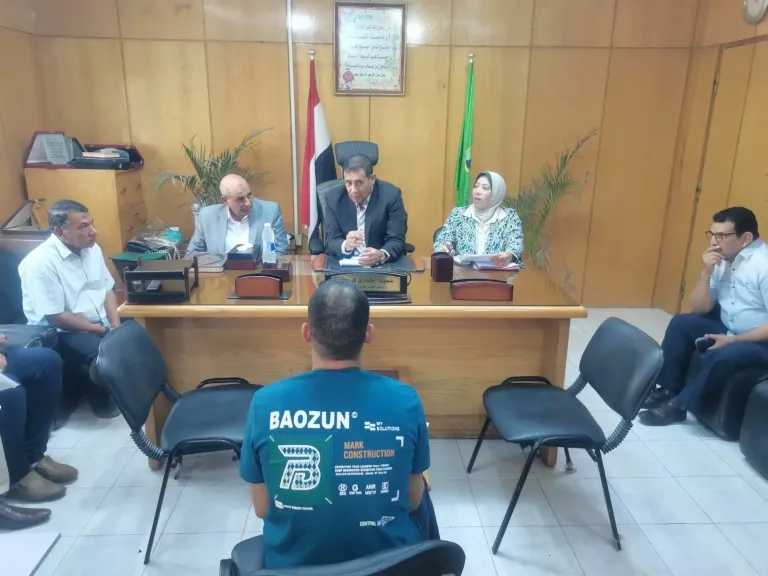 تنفيذاً لتوجيهات محافظ الفيوم.. السكرتير العام المساعد يعقد لقاءً لخدمة المواطنين بمركز طامية