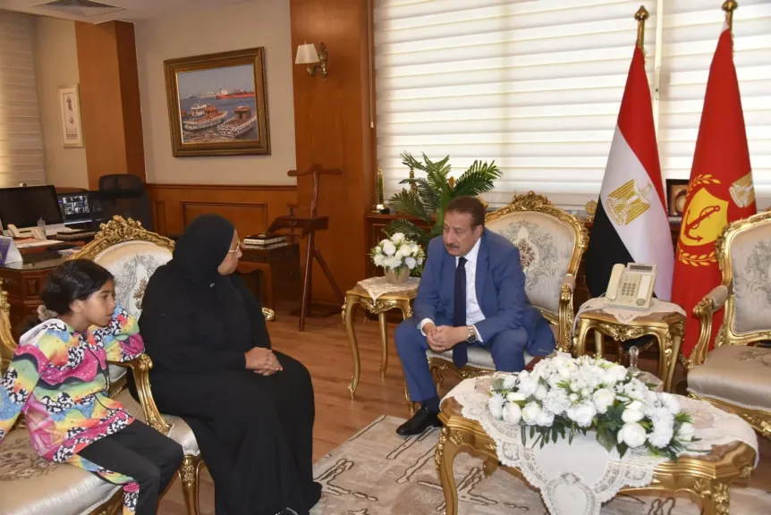 جانب من لقاء محافظ بورسعيد بإحدى السيدات