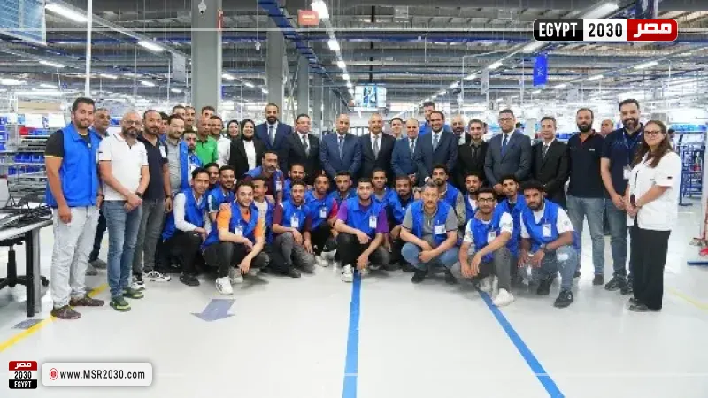 الوزير وسط العمال
