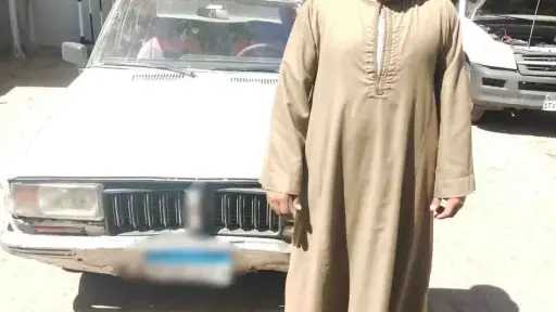 ضبط قائد سيارة استعرض بفتح الأبواب أثناء السير في سوهاج