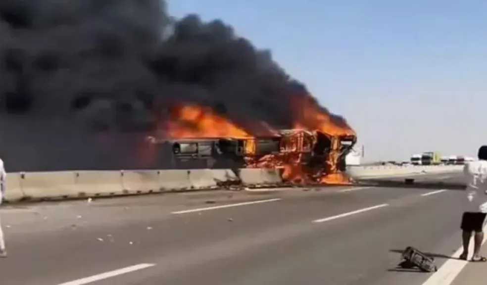 العراق: مسئولون يعملون على تحديد هويات الضحايا بعد مقتل 21 شخصا في حادث حافلة