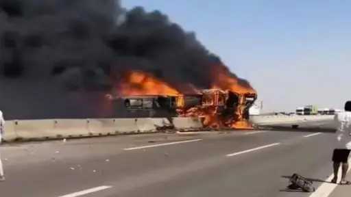 العراق: مسئولون يعملون على تحديد هويات الضحايا بعد... العراق: مسئولون يعملون على تحديد هويات الضحايا بعد مقتل 21 شخصا في حادث حافلة