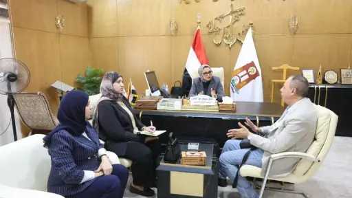 محافظ الوادي الجديد تبحث إنشاء مجمع صناعات غذائية... محافظ الوادي الجديد تبحث إنشاء مجمع صناعات غذائية و مدرسة تكنولوجية تطبيقية