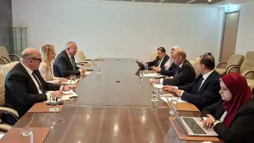 وزير العمل يبحث مع ”الدولي للتوظيف” فتح الأسواق... وزير العمل يبحث مع ”الدولي للتوظيف” فتح الأسواق الأوروبية لشباب مصر