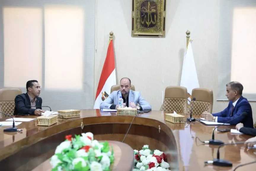 نائب محافظ الوادي الجديد يعقدُ اجتماعًا لمتابعة مبادرة ”مشروعك”