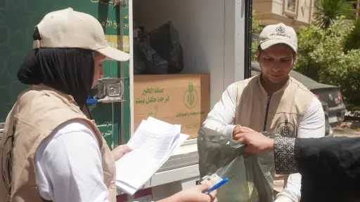 بيت الزكاة ينتهي من توزيع لحوم الأضاحي على الأُسَر المستحقة في الصعيد