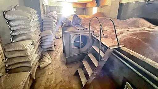 ضبط مصنع أعلاف بدون ترخيص بالمنوفية وبحوزته 4200... ضبط مصنع أعلاف بدون ترخيص بالمنوفية وبحوزته 4200 طن مواد مجهولة المصدر