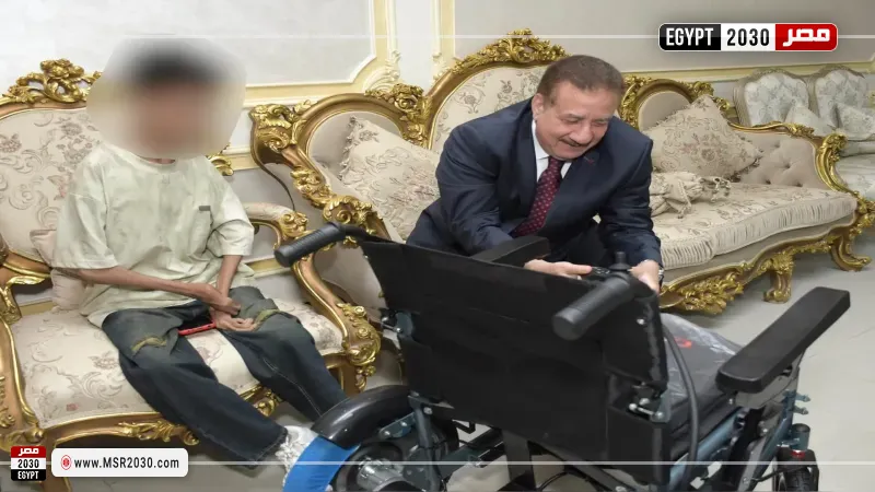 محافظ بورسعيد يستقبل أحد المواطنين