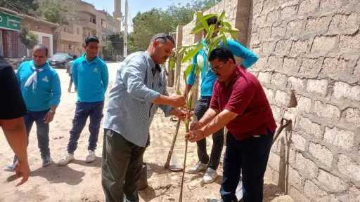 محافظ أسيوط: مبادرة بأيدينا نجملها بدير الجنادلة تجسد... محافظ أسيوط: مبادرة بأيدينا نجملها بدير الجنادلة تجسد روح التطوع والمشاركة المجتمعية