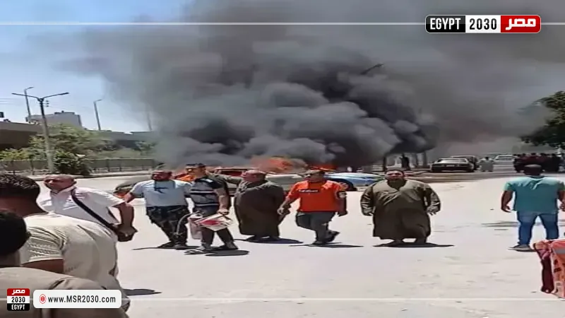 حريق مفاجئ يلتهم سيارتين في حي شمال المنيا