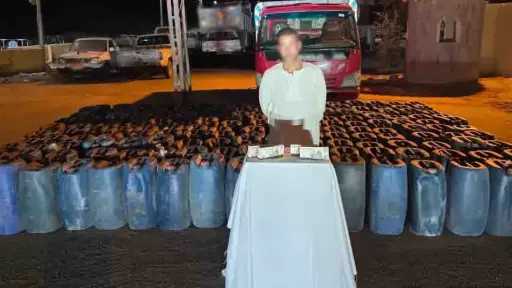 ضبط 4500 لتر سولار قبل بيعها في السوق... ضبط 4500 لتر سولار قبل بيعها في السوق السوداء بأسوان
