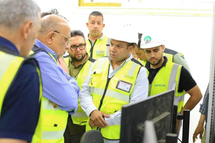 وزير الكهرباء في زيارة ميدانية لمجمع بنبان ومشروع أبيدوس 2 للطاقة الشمسية بأسوان