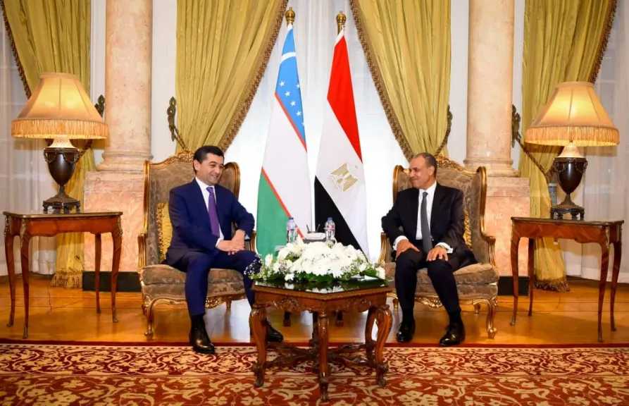 وزير الخارجية يعقد جلسة مباحثات موسعة مع وزير خارجية جمهورية أوزبكستان