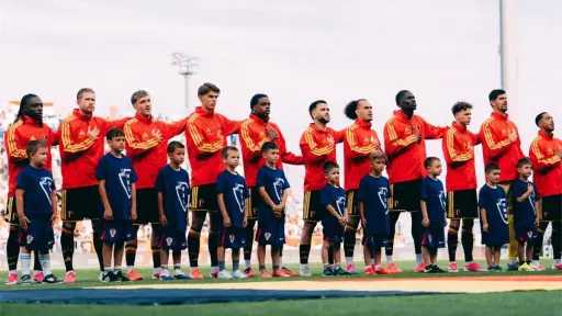 لاعب منتخب بلجيكا يتحدى حرارة المونديال قبل مواجهة... لاعب منتخب بلجيكا يتحدى حرارة المونديال قبل مواجهة مصر.. ماذا قال؟