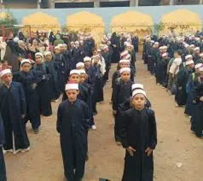 الأزهر يعيد توزيع درجات نقطتين بامتحاني النحو والفيزياء لطلاب الثانوية الأزهرية
