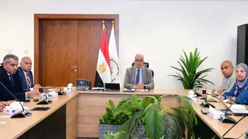 وزير الري يتابع موقف مشروع «CROWN» للإدارة المرنة... وزير الري يتابع موقف مشروع «CROWN» للإدارة المرنة مناخيا للمياه والتكيف مع التغيرات المناخية بوادي النيل