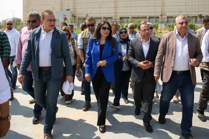 وزيرة الإسكان تقوم بجولة تفقدية موسعة بمشروع ”حدائق تلال الفسطاط”