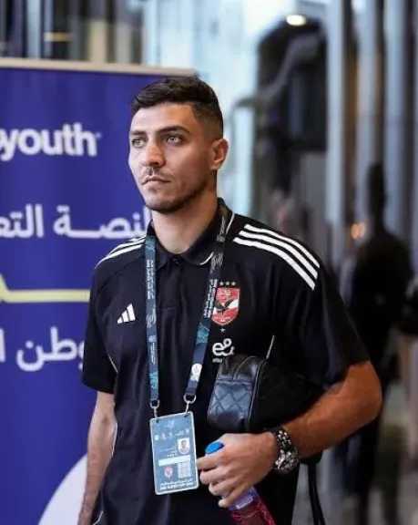 محمد شريف يتلقى عرضًا من العراق وسيراميكا للرحيل عن الأهلي