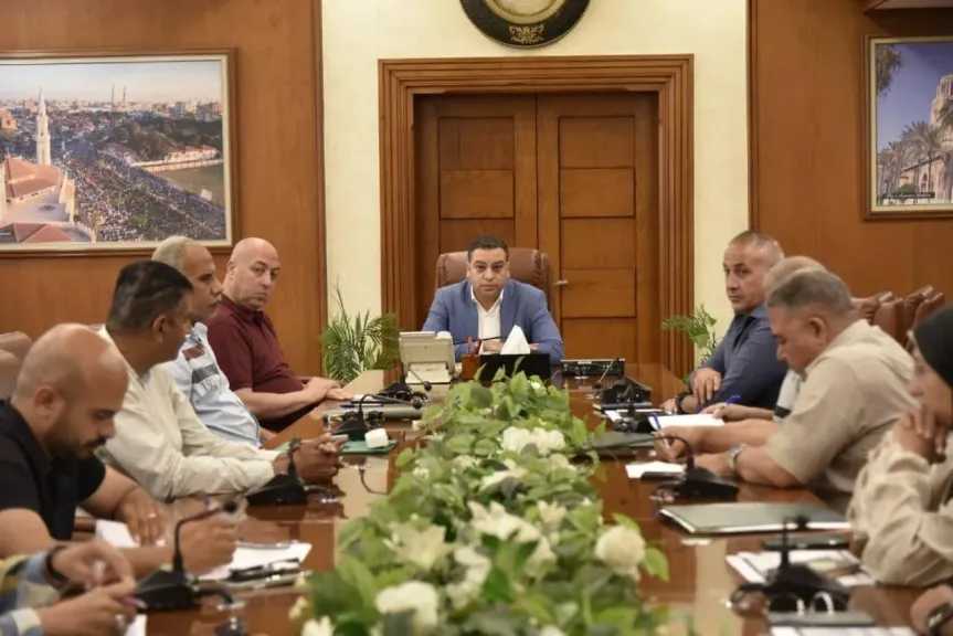 نائب محافظ بورسعيد يعقد اجتماعًا موسعًا مع رؤساء الأحياء لمتابعة الموقف التنفيذي في عدد من الملفات الحيوية