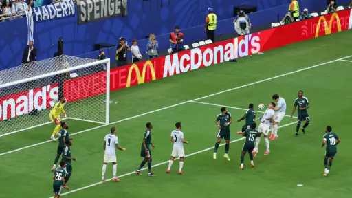 منتخب السعودية يسجل الأول بمرمى أوروجواي بموقعة كأس... منتخب السعودية يسجل الأول بمرمى أوروجواي بموقعة كأس العالم.. فيديو