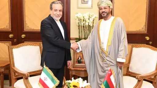 عمان وإيران تؤكدان التزامهما بقواعد القانون الدولي لحركة... عمان وإيران تؤكدان التزامهما بقواعد القانون الدولي لحركة الملاحة في مضيق هرمز