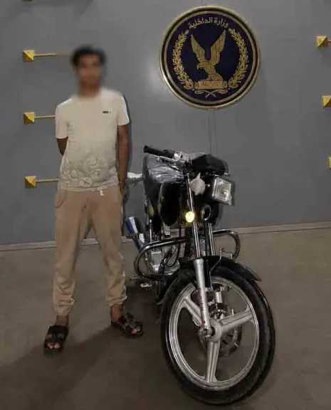ضبط قائد دراجة نارية صدم طالبتين بالحوامدية وهرب من موقع الحادث
