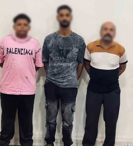 كشف ملابسات مشاجرة داخل موقف بالقاهرة.. وضبط 3 متهمين اعتدوا على فنى تمريض