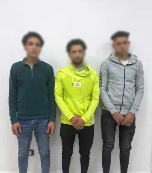 ضبط 3 أشخاص صوروا فيديو ساخرًا أعلى منبر زاوية بالمنصورة لزيادة المشاهدات