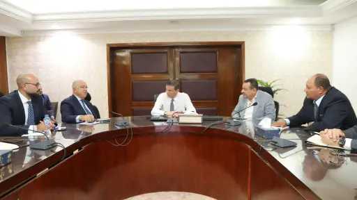 وزير الزراعة يلتقي رئيس اتحاد الصناعات لبحث التوسع... وزير الزراعة يلتقي رئيس اتحاد الصناعات لبحث التوسع في مبادرة ”القرية المنتجة”