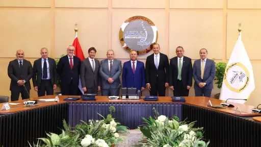 وزير النقل يشهد توقيع عدد من العقود لانشاء... وزير النقل يشهد توقيع عدد من العقود لانشاء وتطوير السكة ونظم الإشارات بعدد من خطوط السكك الحديدية