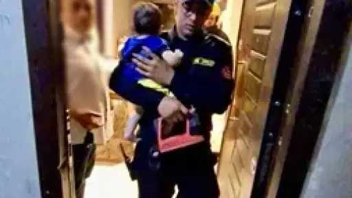 الداخلية تنجح فى إنقاذ طفلة احتُجزت داخل شقة... الداخلية تنجح فى إنقاذ طفلة احتُجزت داخل شقة بالفيوم