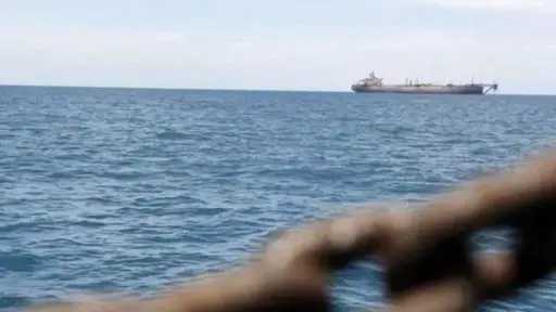 هيئة بحرية: إطلاق نار على سفينة من زورقين بخليج عدن