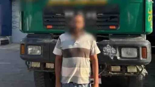 الداخلية تكشف ملابسات فيديو إلقاء الأتربة من أعلى... الداخلية تكشف ملابسات فيديو إلقاء الأتربة من أعلى هضبة المقطم وتضبط قائد السيارة