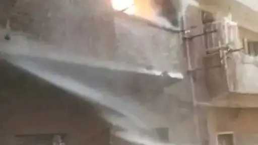 حريق هائل داخل شقة سكنية في العياط حريق هائل داخل شقة سكنية في العياط