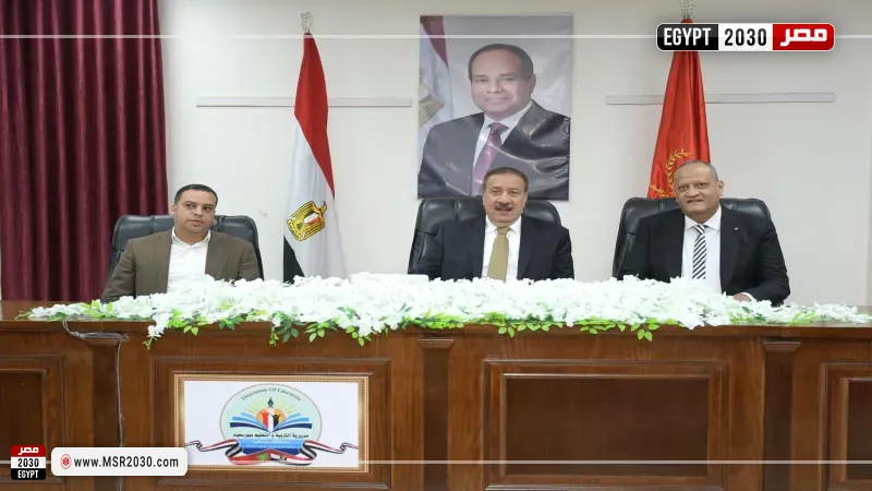 محافظ بورسعيد يتابع  غرفة عمليات امتحانات الشهادة الثانوية العامة