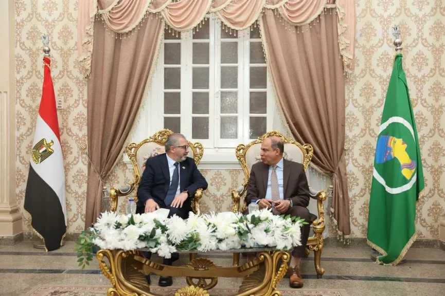 محافظ المنيا يستقبل المدير التنفيذي لهيئة التأمين الصحي الشامل