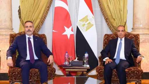 وزير الخارجية يلتقى نظيره التركي على هامش اجتماع الأطراف الاقليمية الأربعة بالقاهرة