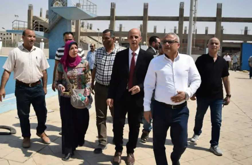 القائم بأعمال رئيس جامعة بني سويف يتابع التشغيل التجريبي لحمام السباحة الأوليمبي