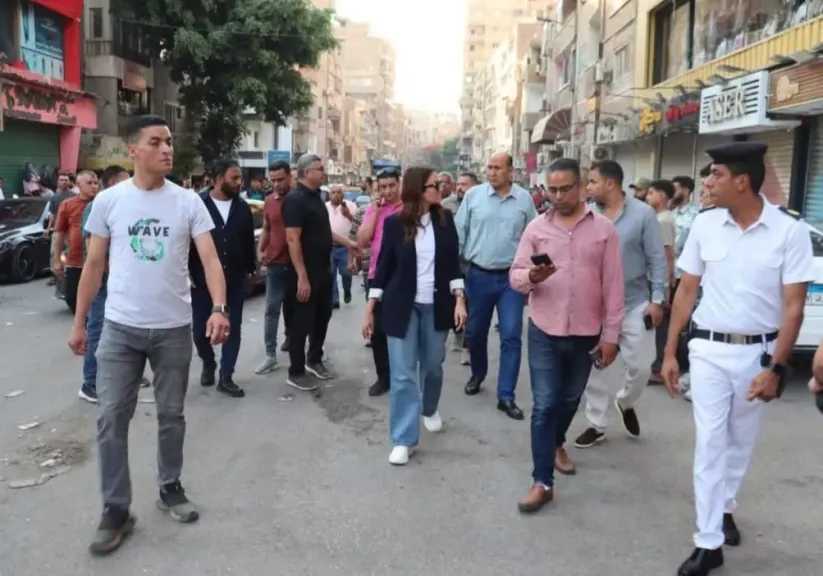 نائب محافظ الجيزة تقود حملة لرفع الإشغالات بشارع ضياء في حي الطالبية